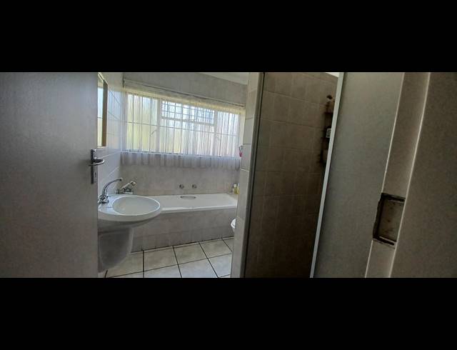 5 BEDROOM FREEHOLD FOR SALE IN DAL FOUCHE